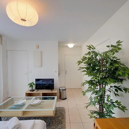 Le Triumph 2 / Halle De Apartment *
