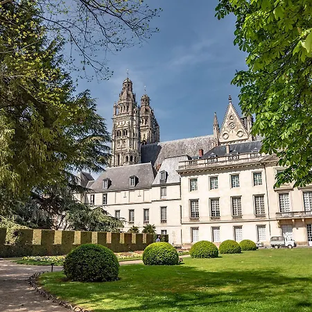 Apartman Le Triumph 2 / Halle De