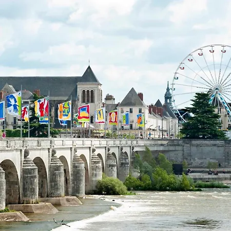 Le Triumph 2 / Halle De Apartment