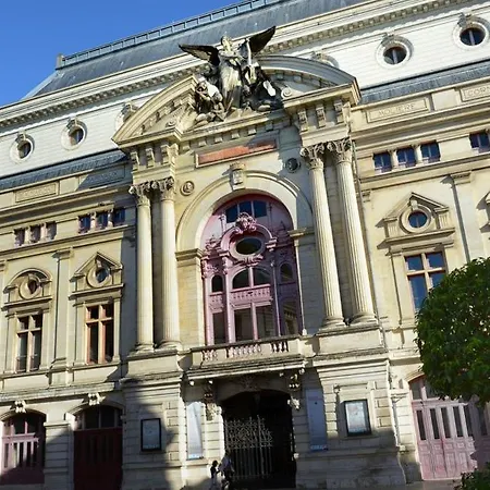Le Triumph 2 / Halle De *