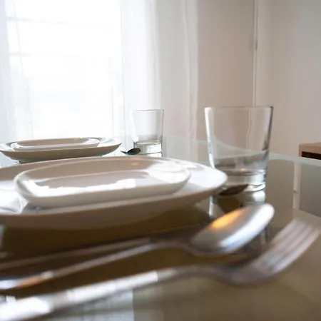 Le Triumph 2 / Halle De Apartment *